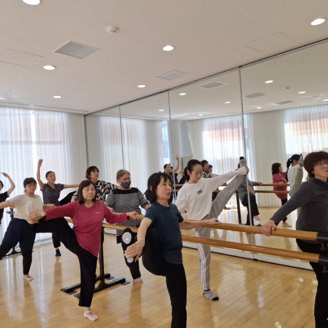 ダンスストレッチング　Peacock Class