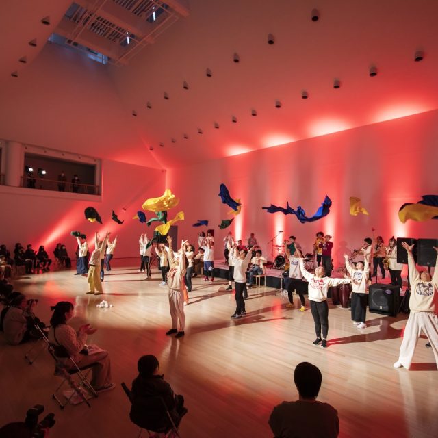 あきた芸術劇場ミルハス×秋田市文化創造館「こんにちは！おとなりさん」あっちこっちパレード